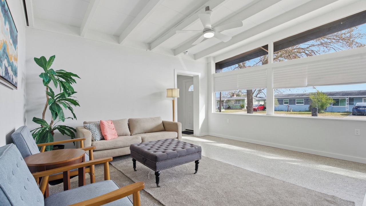 Photo of Livingroom in Oldsmar
