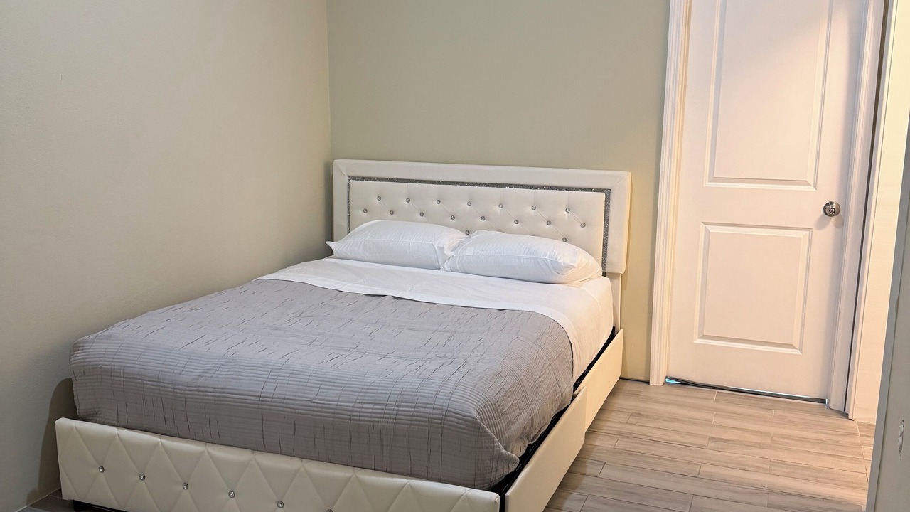 Photo of Bedroom in White City