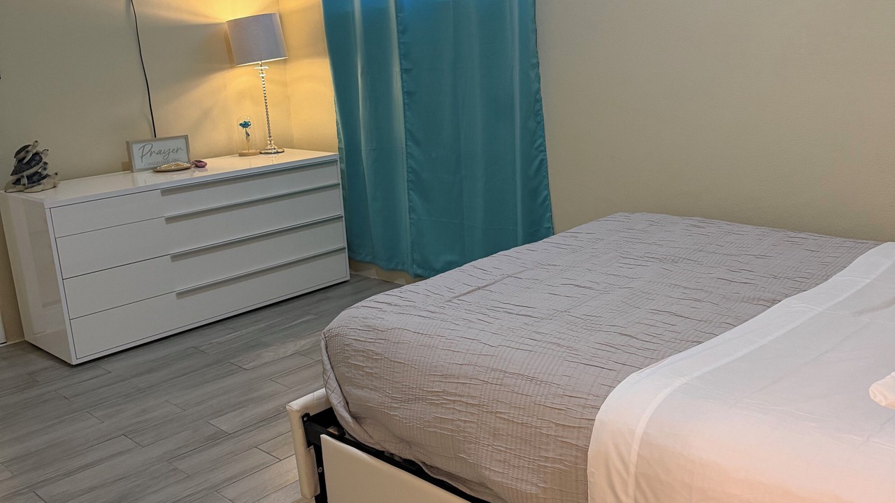 Photo of Bedroom in White City
