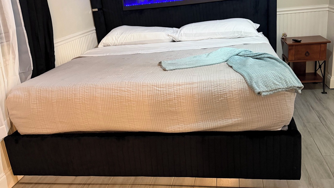 Photo of Bedroom in White City