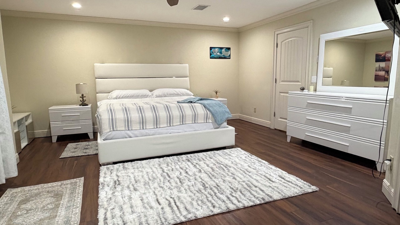 Photo of Bedroom in White City