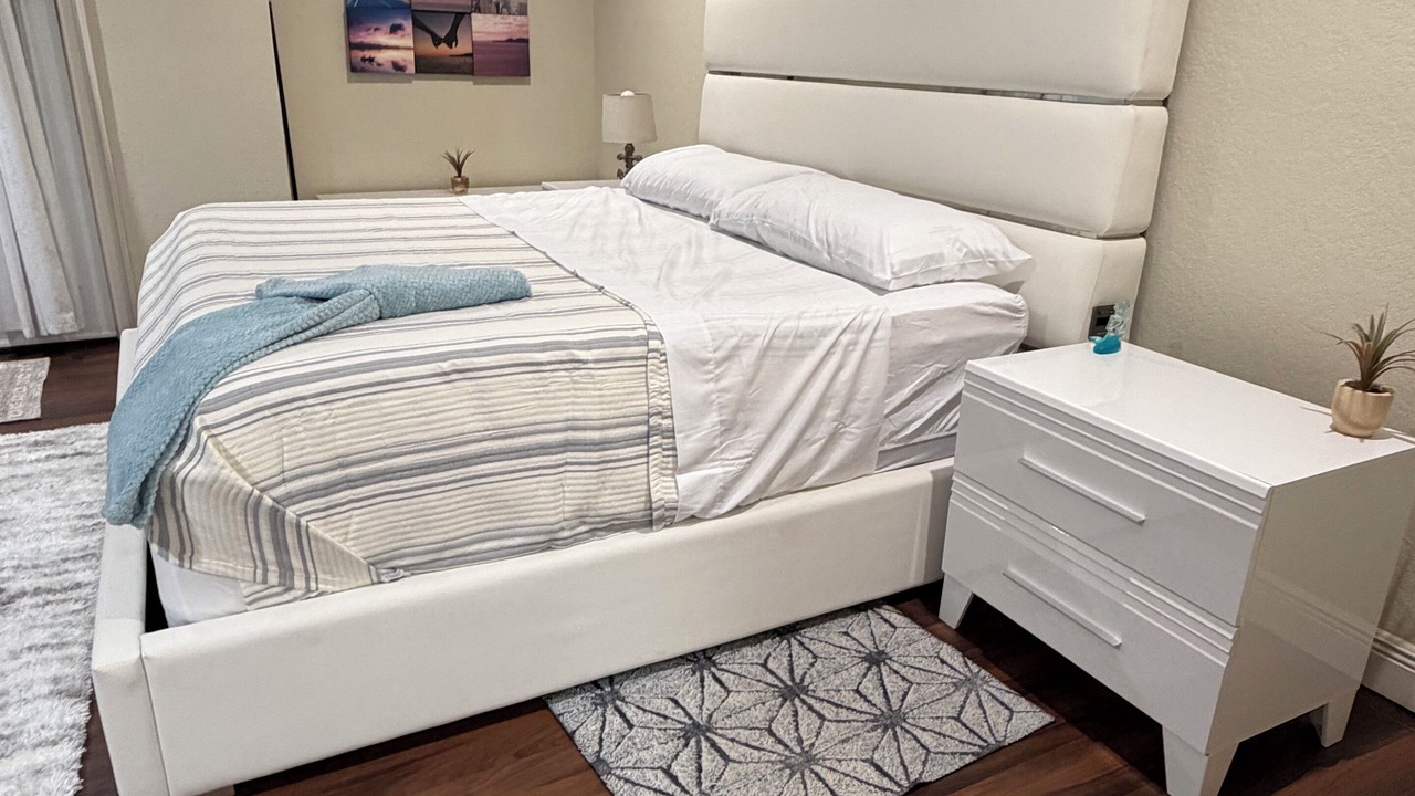 Photo of Bedroom in White City