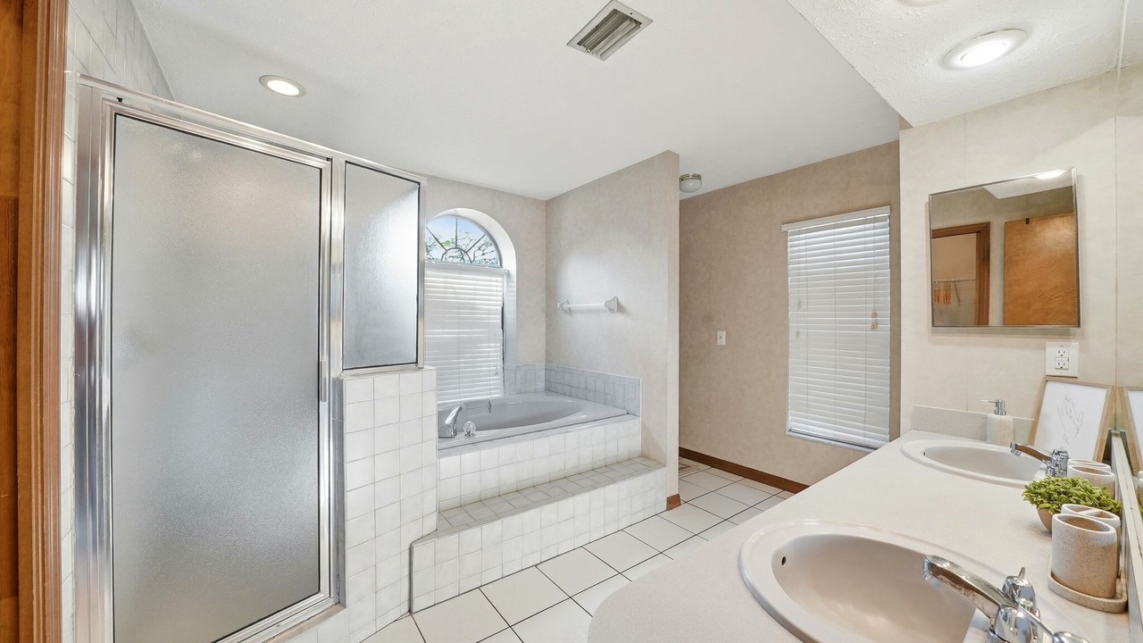 Photo of Bathroom in Valrico