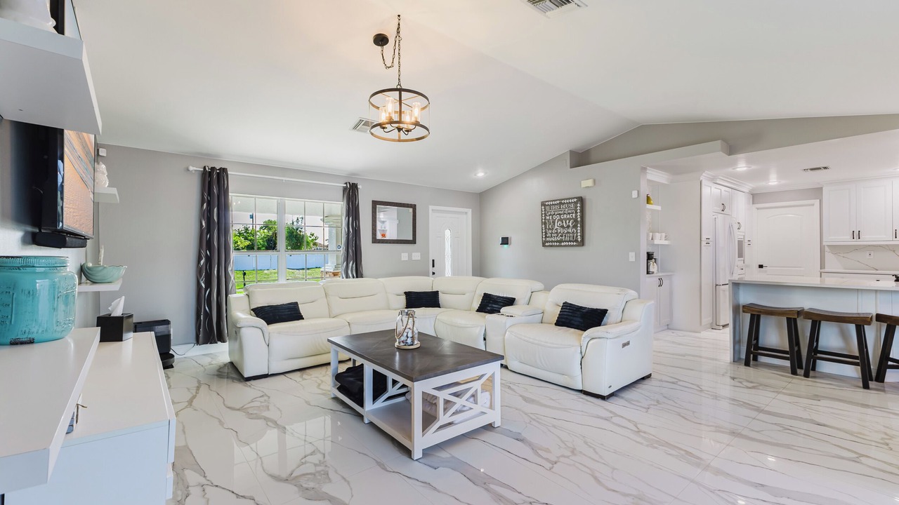 Photo of Livingroom in Diplomat