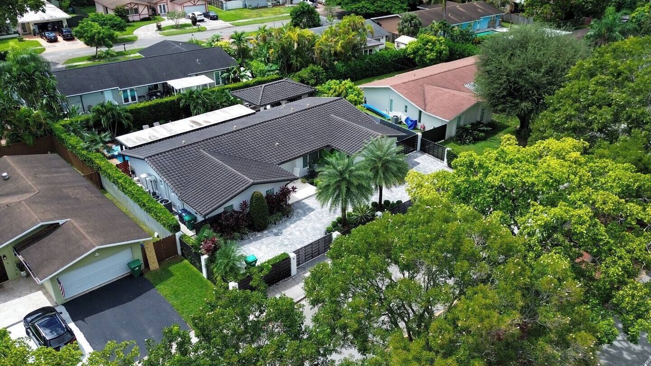 Photo of Outdoor in Kendale Lakes