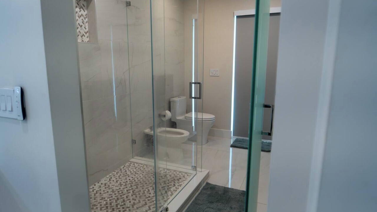 Photo of Bathroom in Kendale Lakes