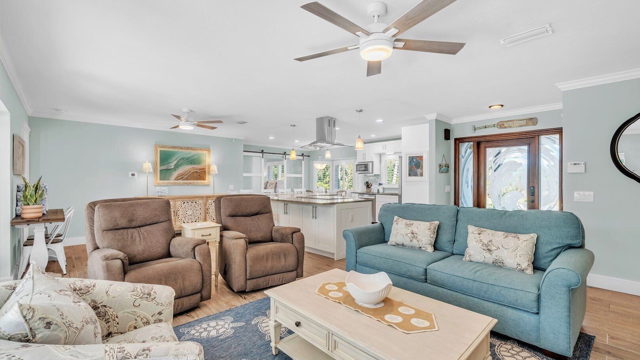 Photo of Livingroom in Holmes Beach