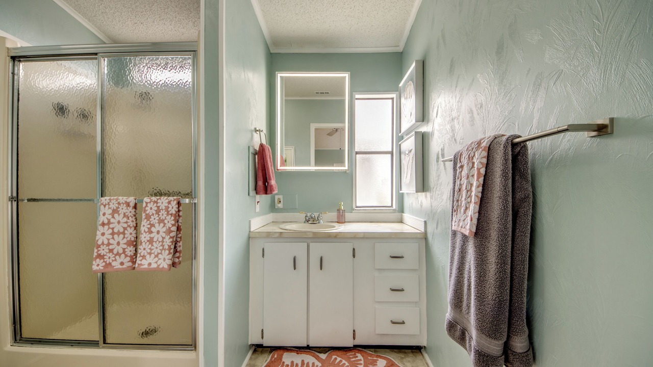 Photo of Bathroom in Jacarandas