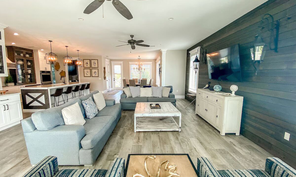 Photo of Livingroom in Holmes Beach