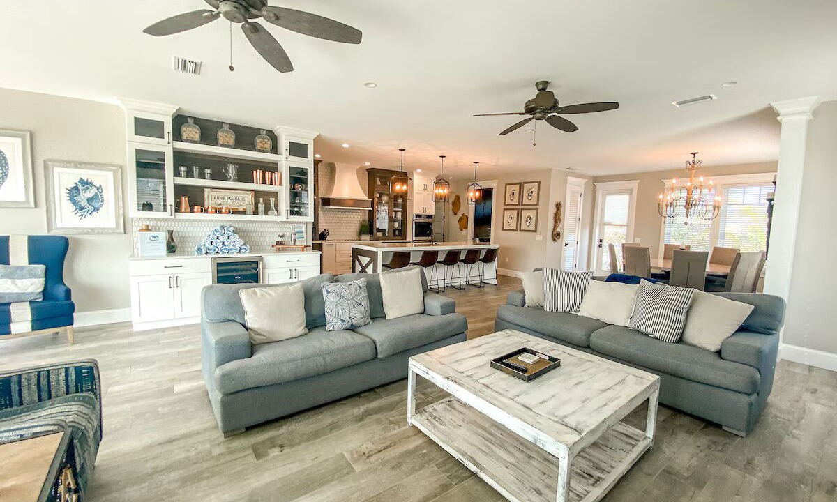 Photo of Livingroom in Holmes Beach