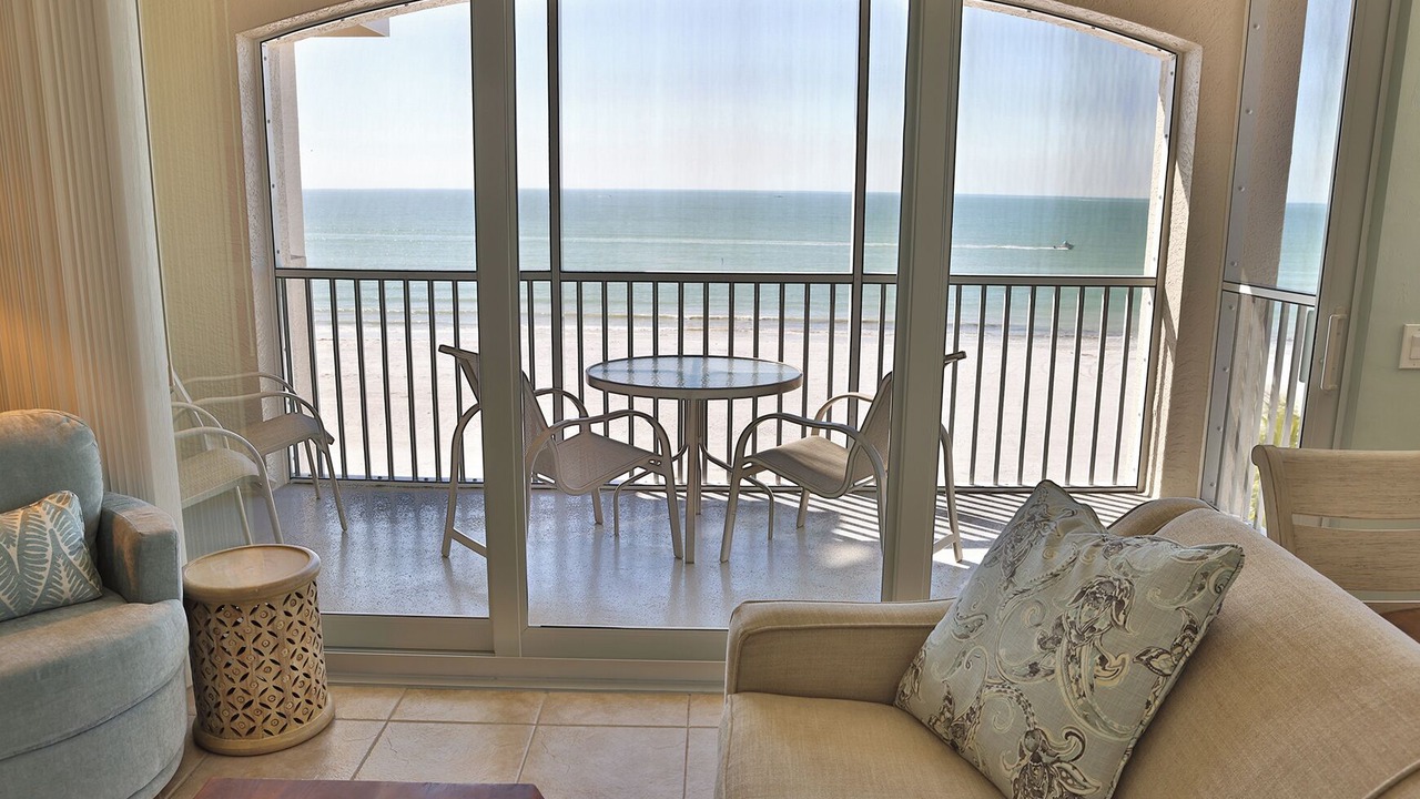 Photo of Livingroom in Mid Island