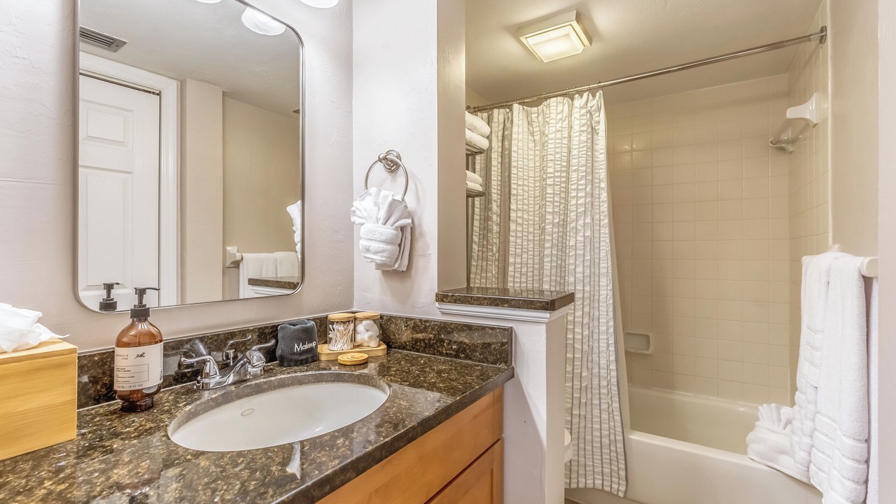 Photo of Bathroom in Park Shore