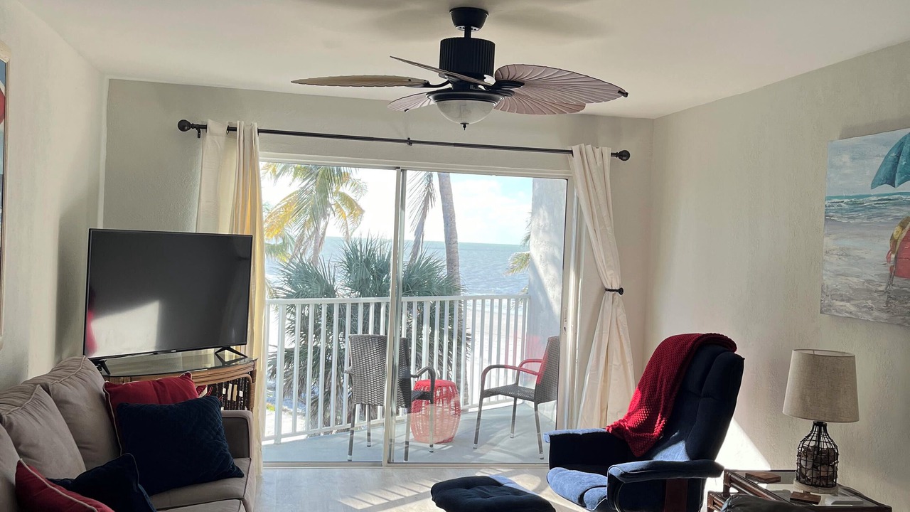Photo of Livingroom in Mid Island