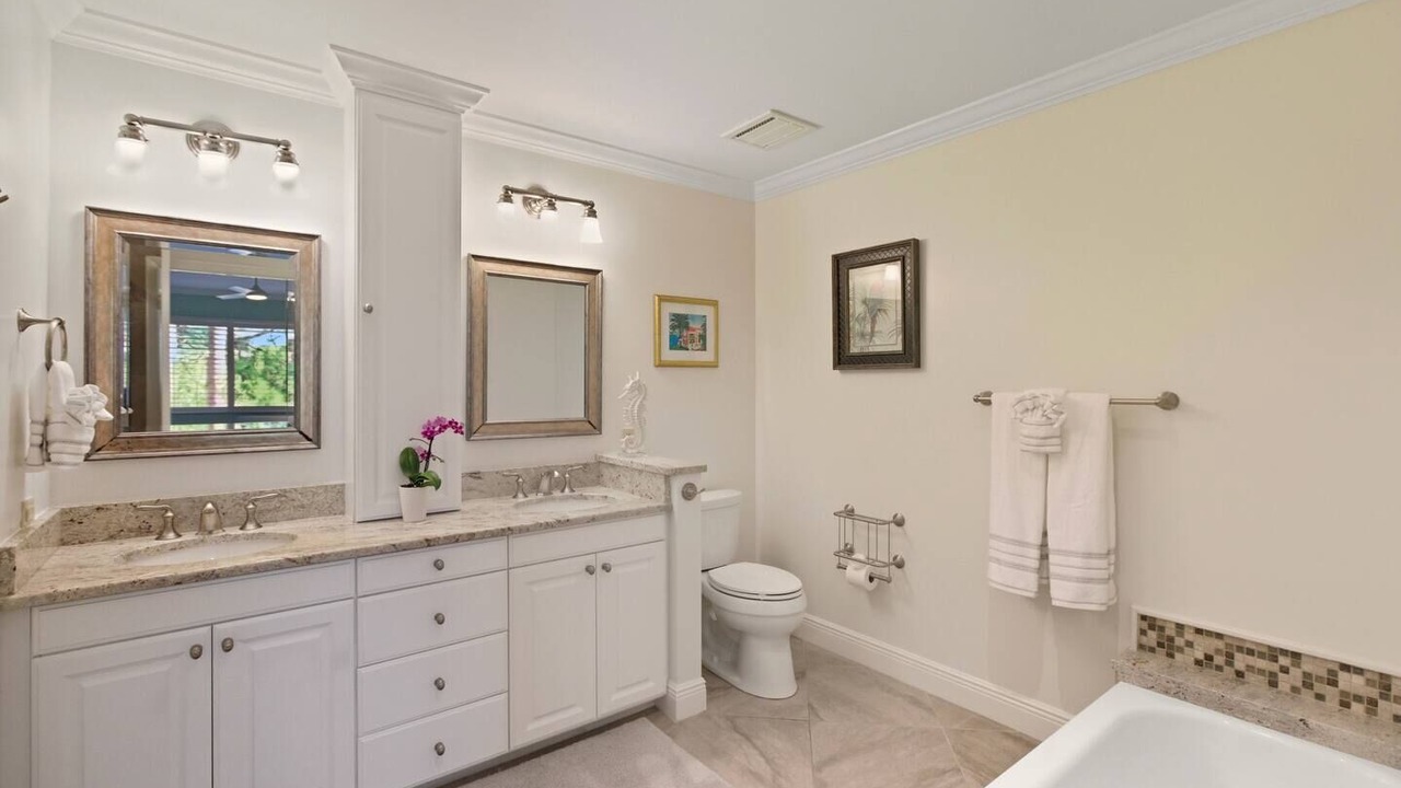 Photo of Bathroom in Naples