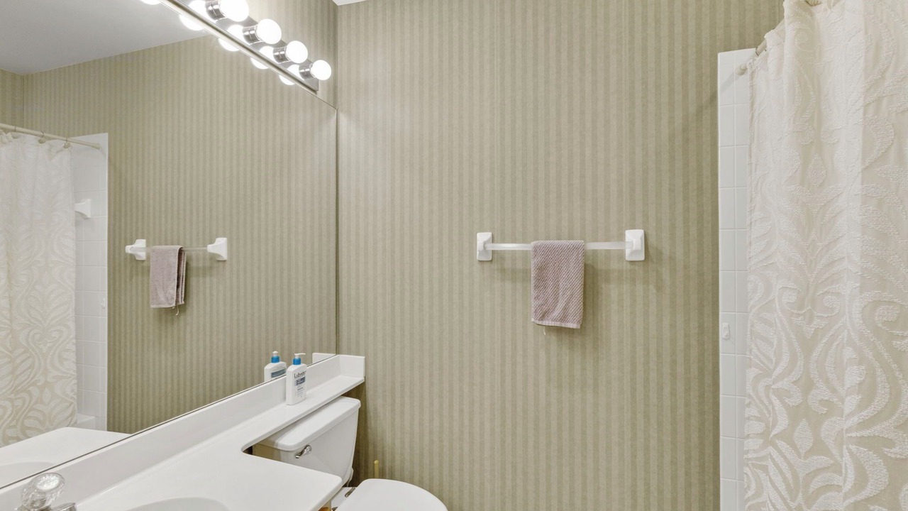Photo of Bathroom in Tropical Cove