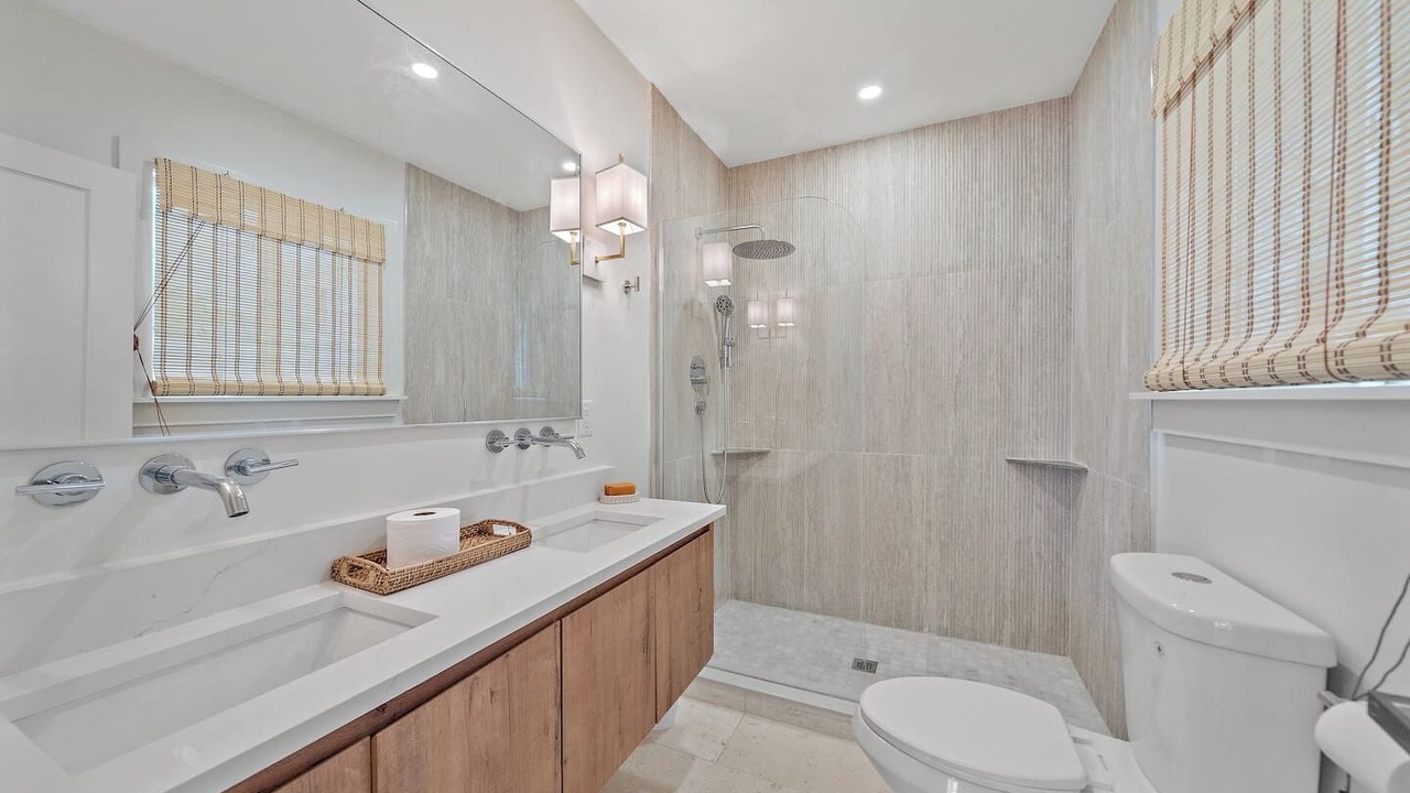 Photo of Bathroom in Arlington Park