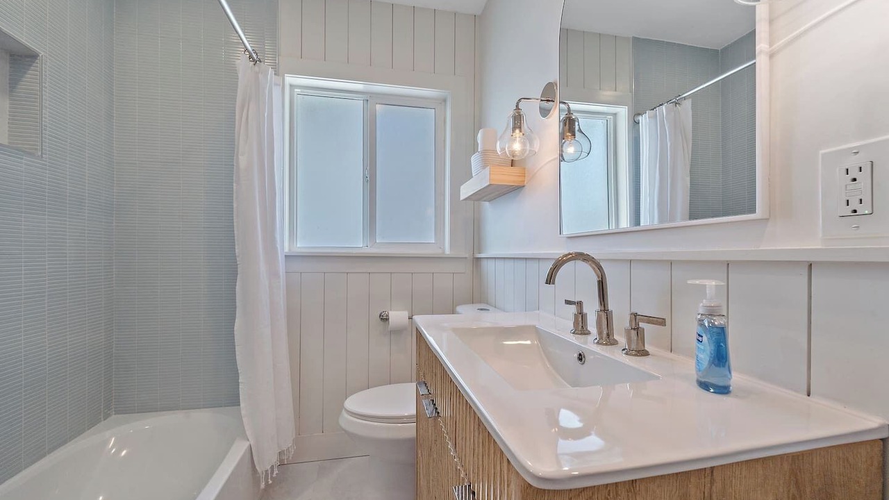 Photo of Bathroom in Arlington Park
