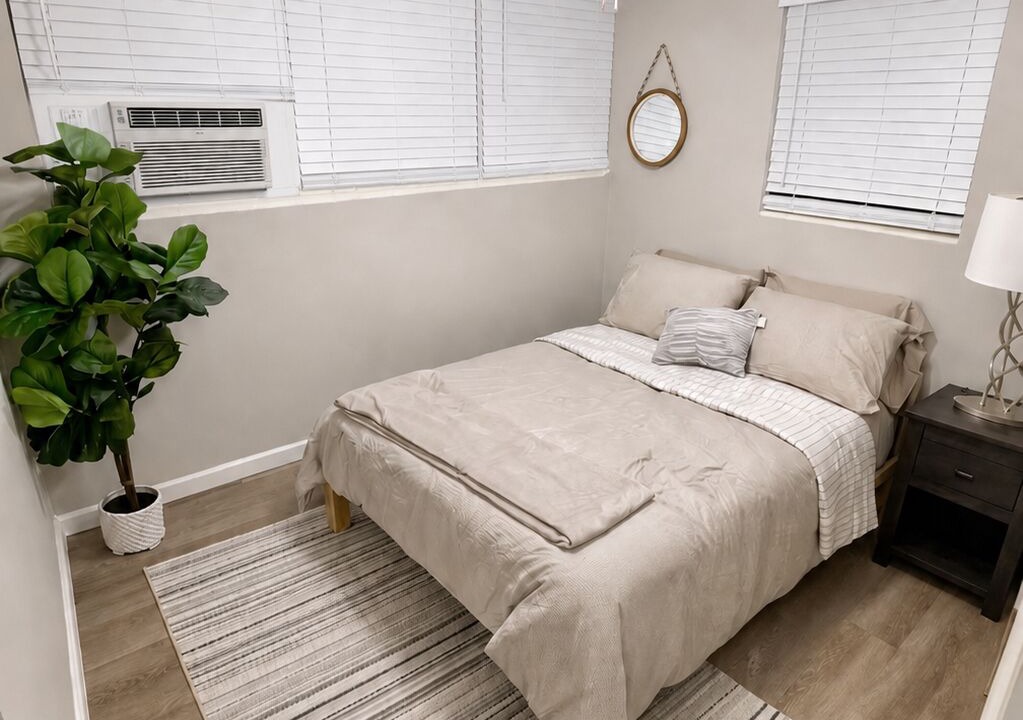 Photo of Bedroom in Seminole Manor