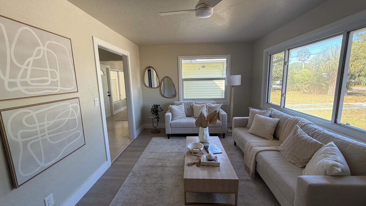 Photo of Livingroom in South Pinellas Community Council