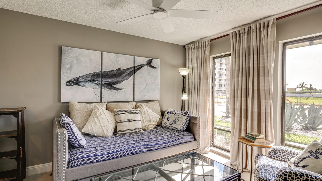 Photo of Livingroom in Palm Beach Shores