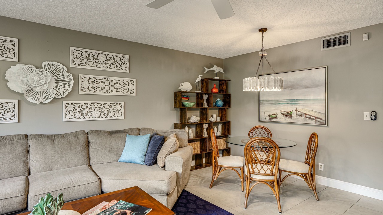 Photo of Livingroom in Palm Beach Shores