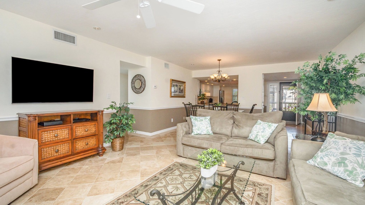Photo of Livingroom in Imperial Golf Estates