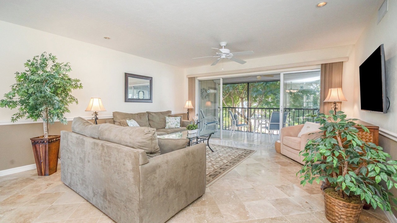 Photo of Livingroom in Imperial Golf Estates