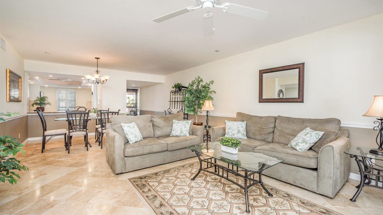 Photo of Livingroom in Imperial Golf Estates
