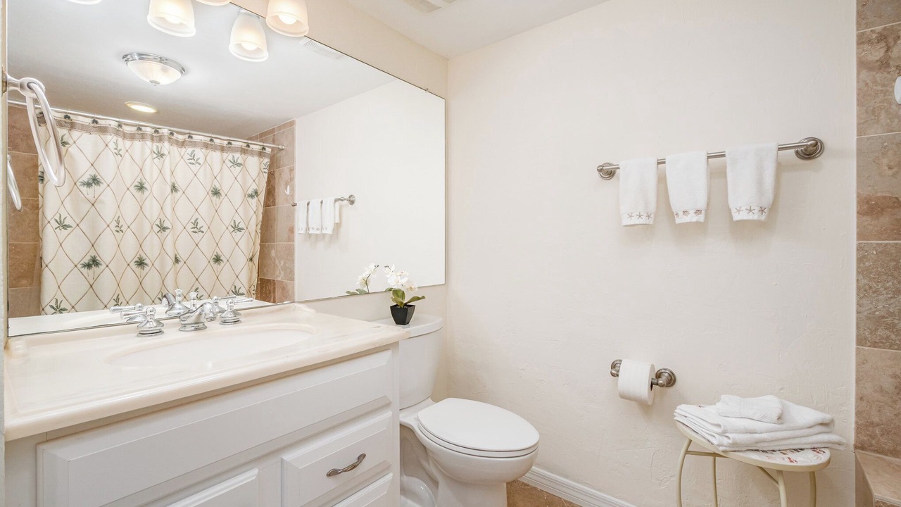 Photo of Bathroom in Imperial Golf Estates