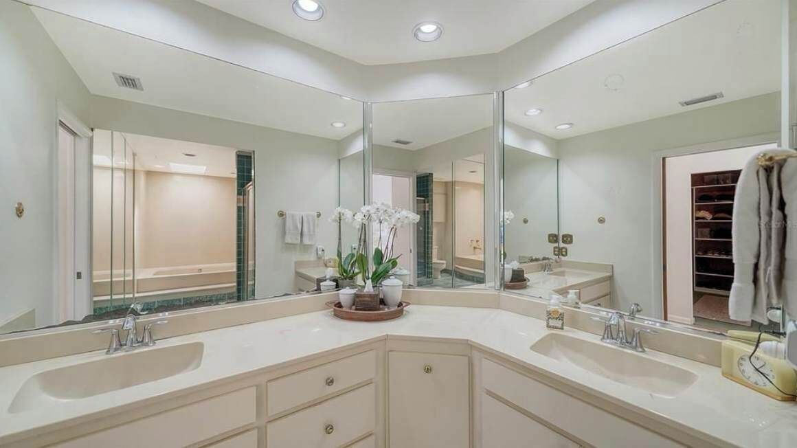 Photo of Bathroom in Bay Isle