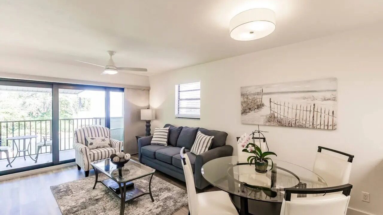 Photo of Livingroom in Park Shore