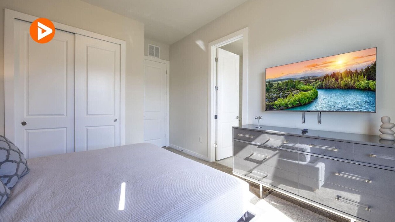 Photo of Bedroom in Bay Lake