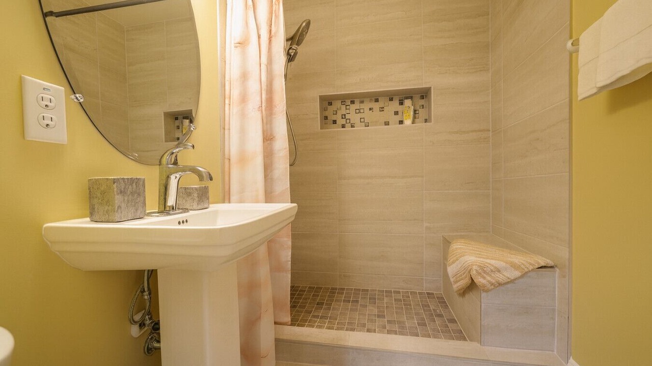 Photo of Bathroom in Lehigh Acres