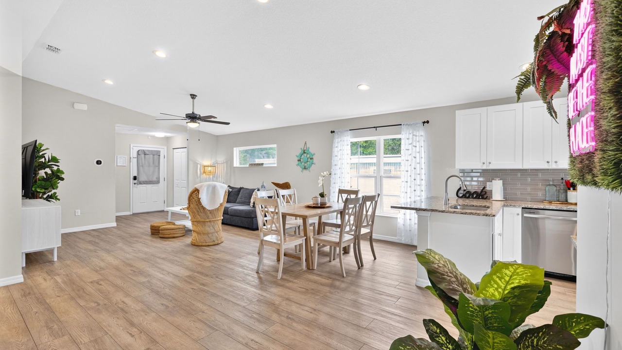 Photo of Livingroom in Central Sarasota
