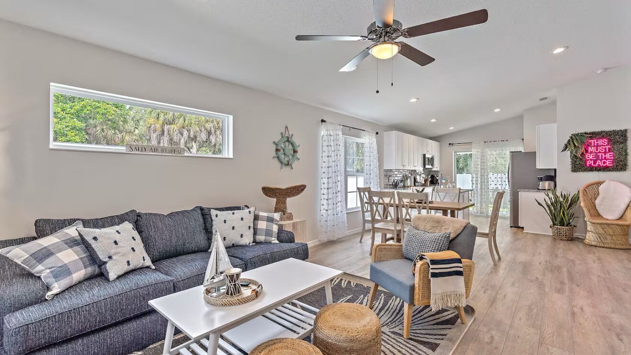 Photo of Livingroom in Central Sarasota