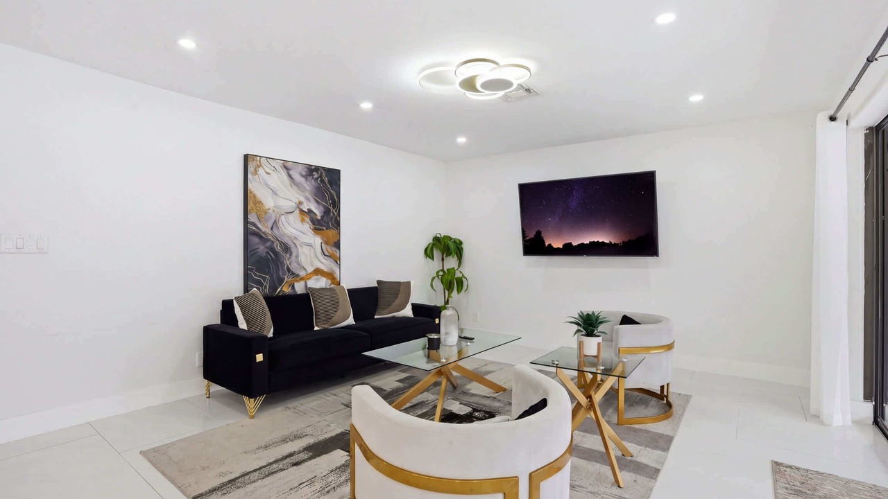 Photo of Livingroom in Willoughby Acres
