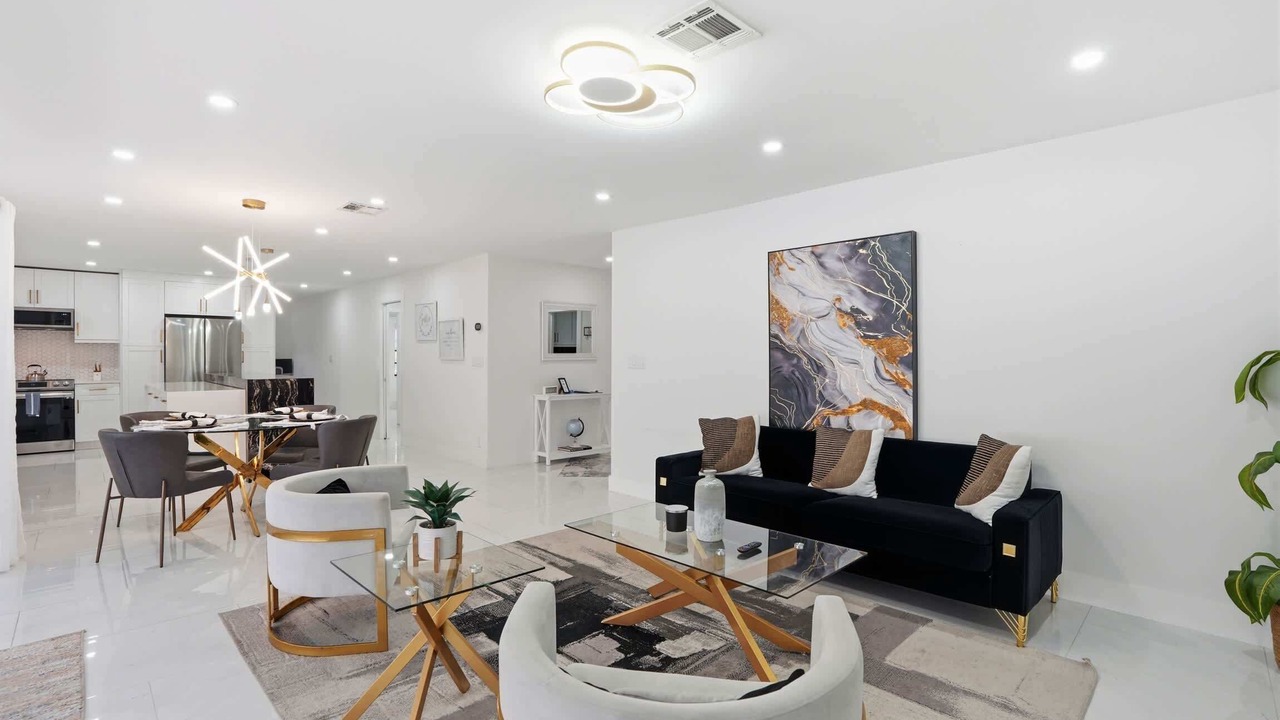 Photo of Livingroom in Willoughby Acres