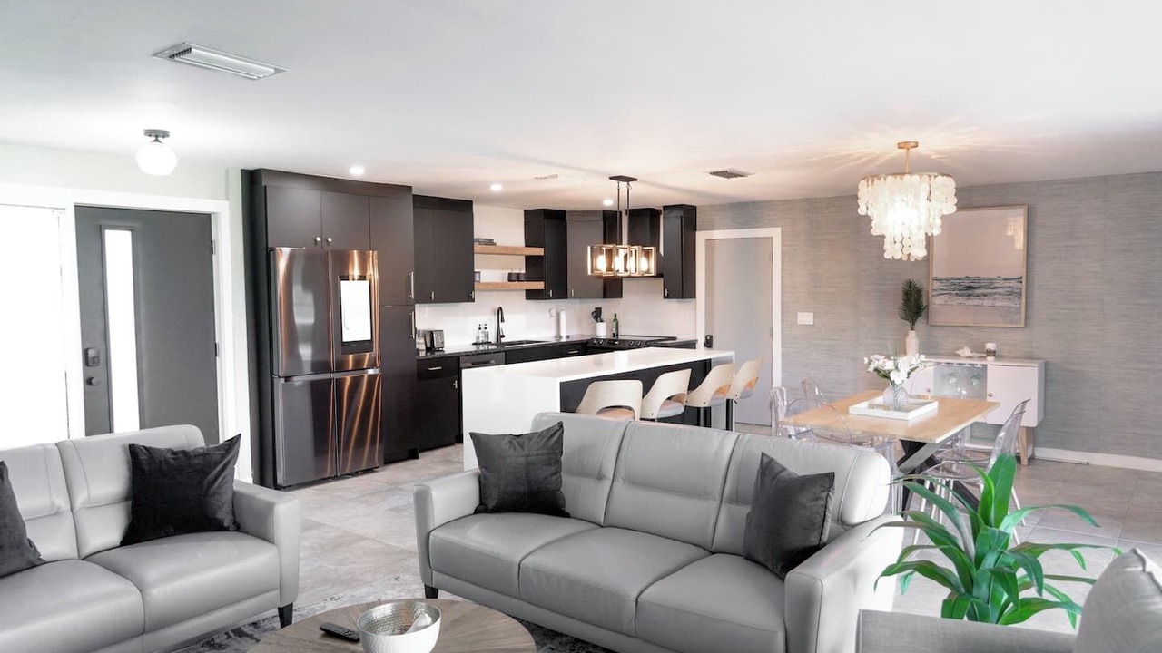 Photo of Livingroom in Yacht Club