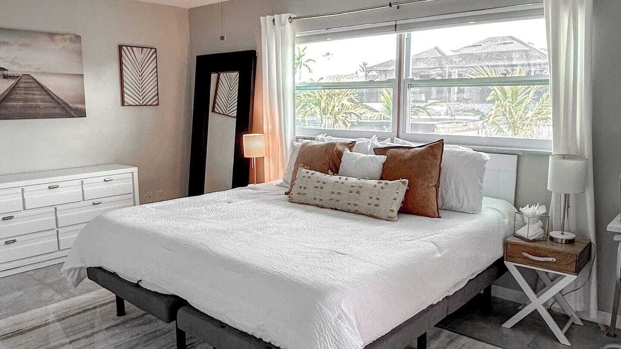 Photo of Bedroom in Yacht Club