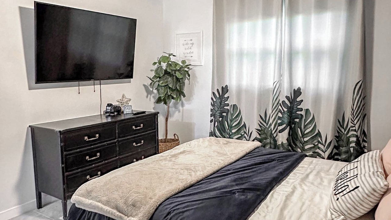 Photo of Bedroom in Yacht Club