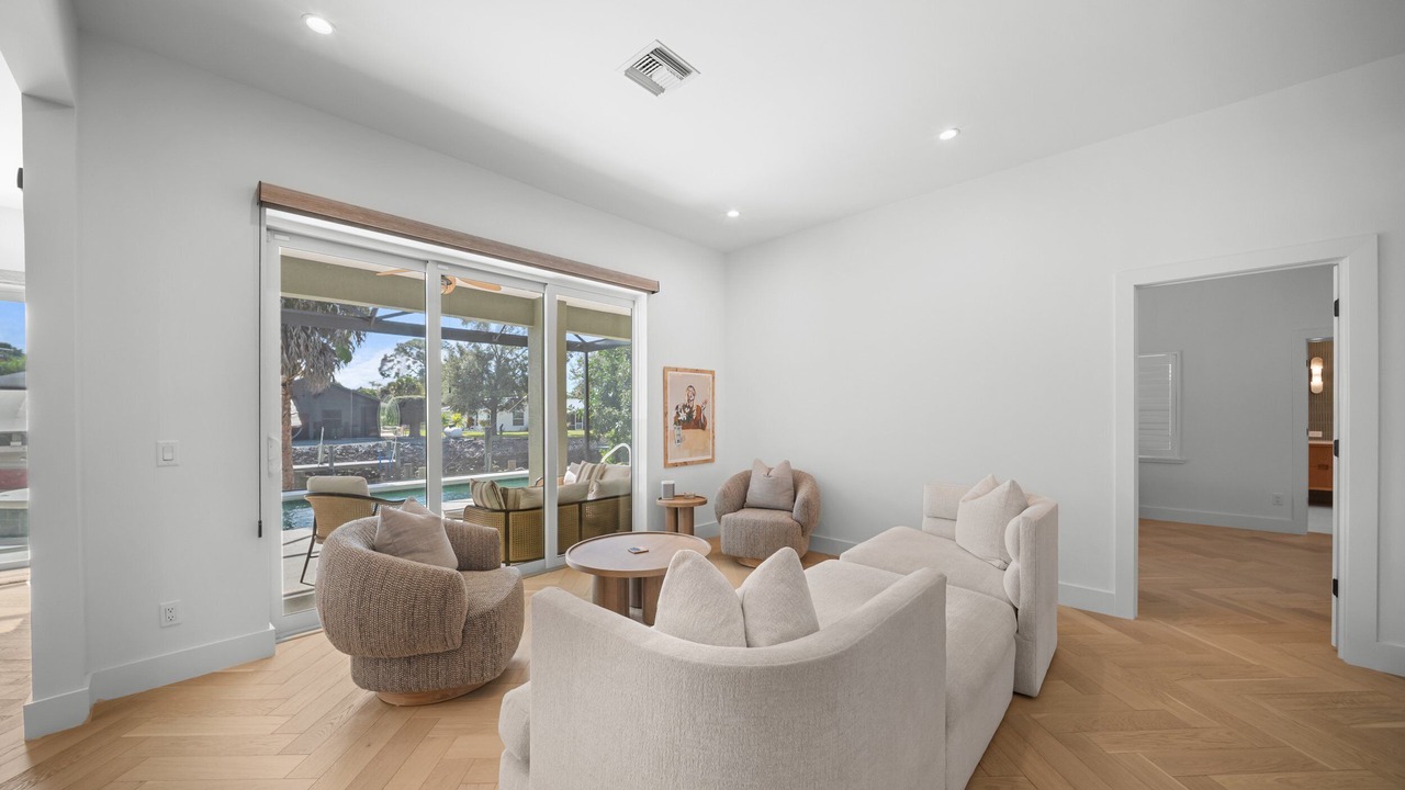 Photo of Livingroom in Central Naples