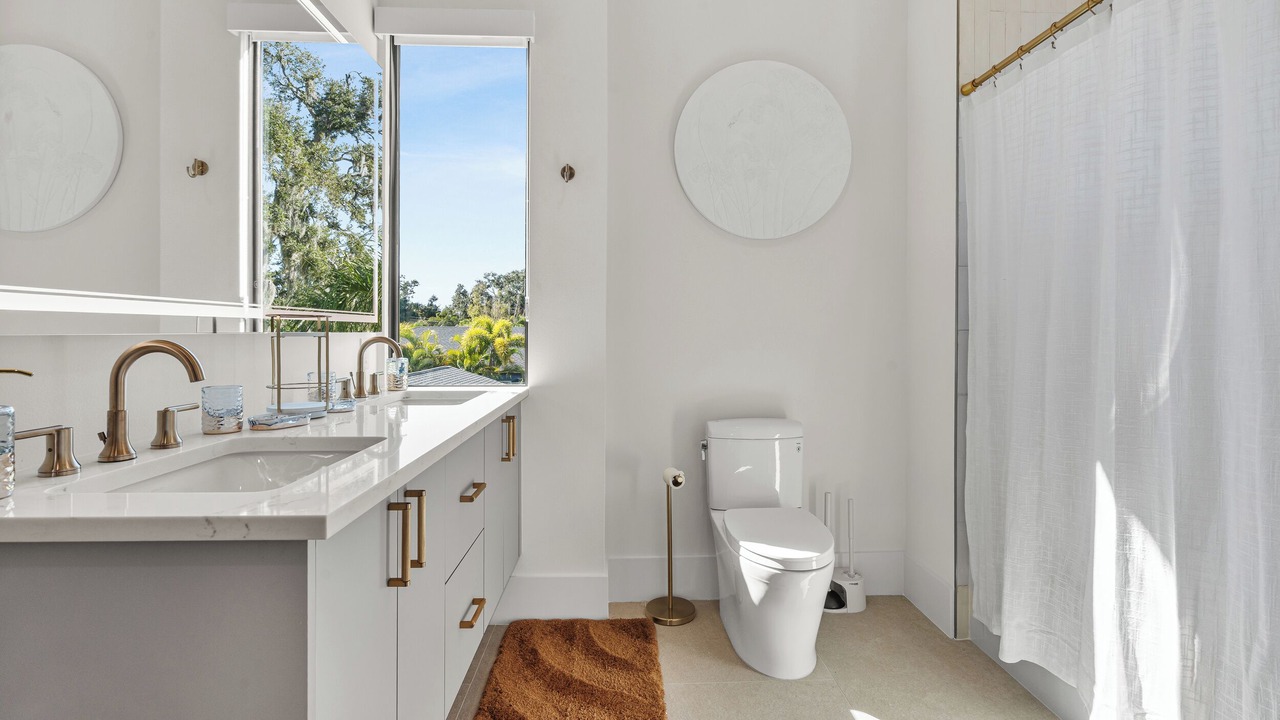 Photo of Bathroom in Arlington Park