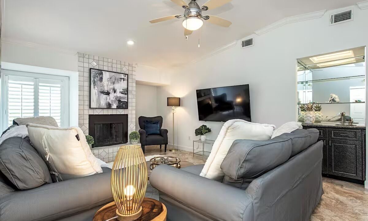Photo of Livingroom in Palm River Estates