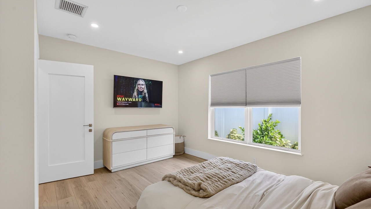 Photo of Bedroom in Old Northwood Historic District