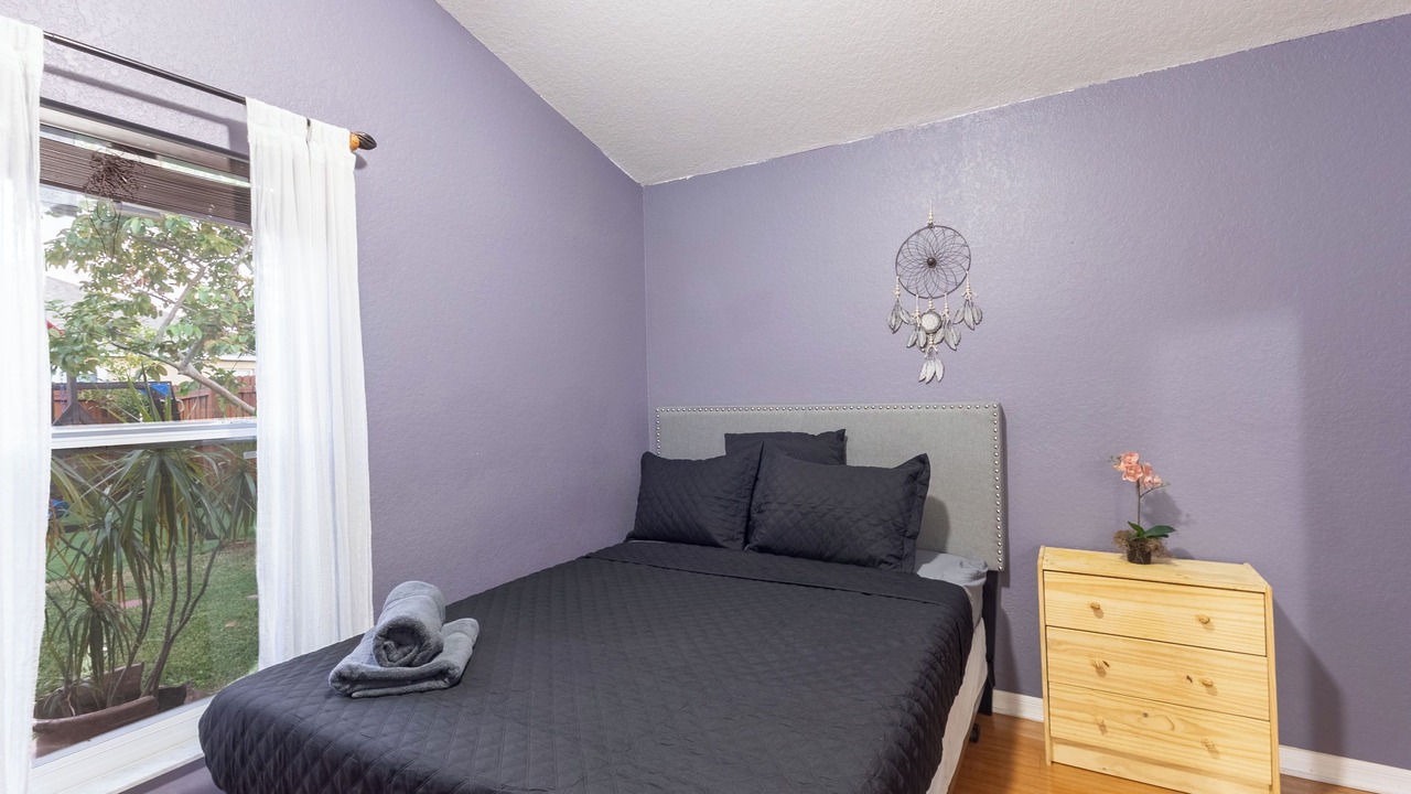 Photo of Bedroom in Lakeview Village