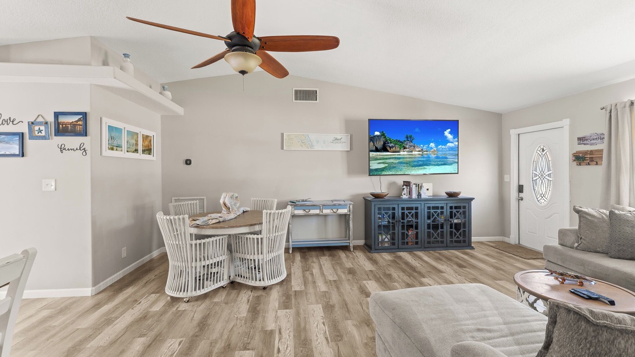 Photo of Livingroom in Stuart