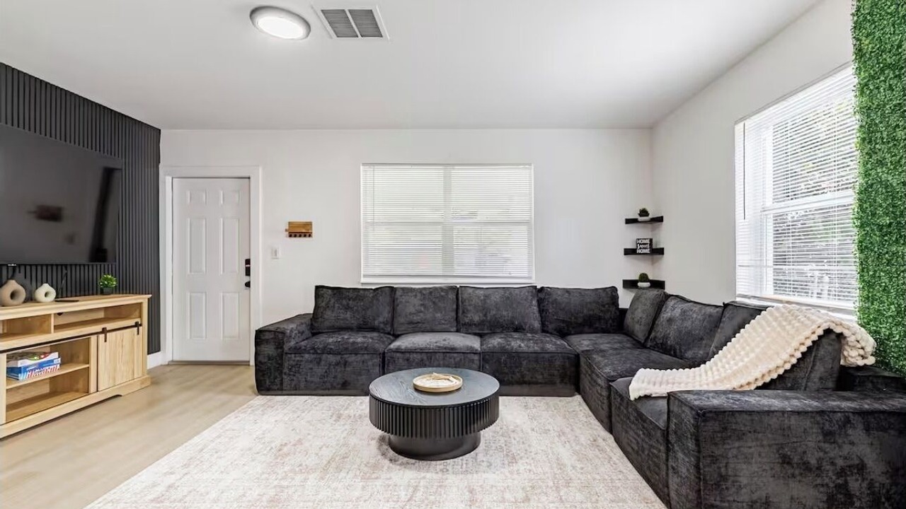 Photo of Livingroom in South Middle River