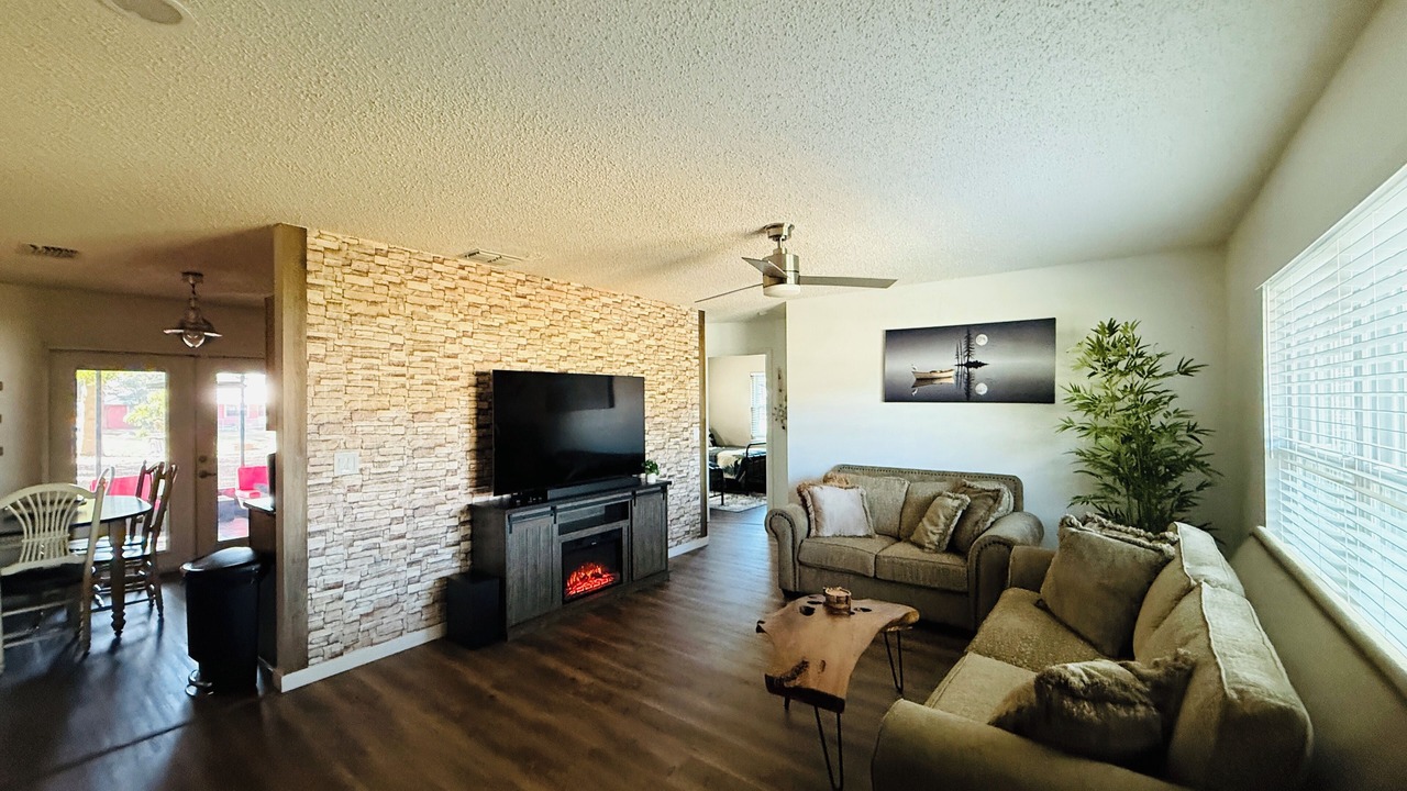 Photo of Livingroom in Sylvan Shores