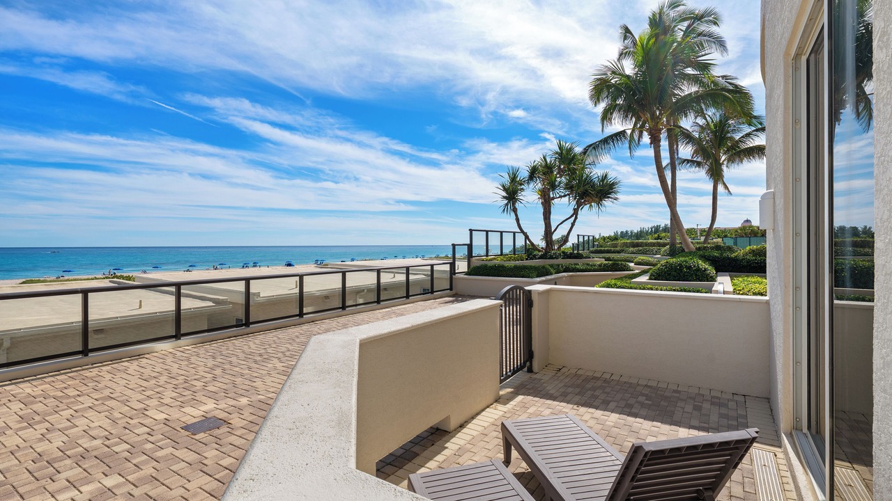 Photo of Patio Balcony in Palm Beach Shores