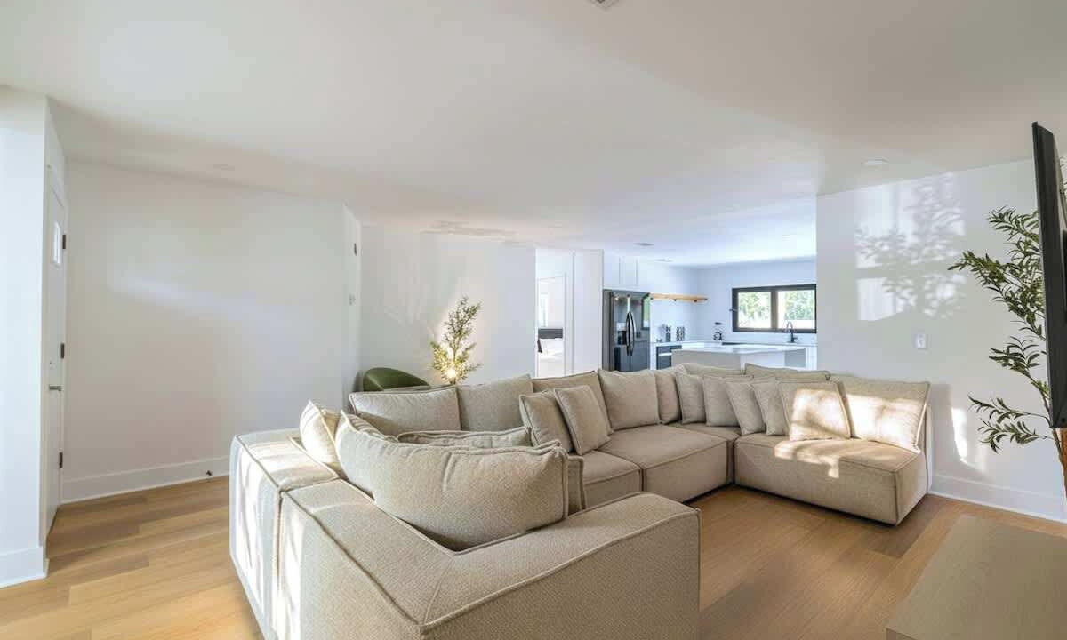 Photo of Livingroom in Shore Acres